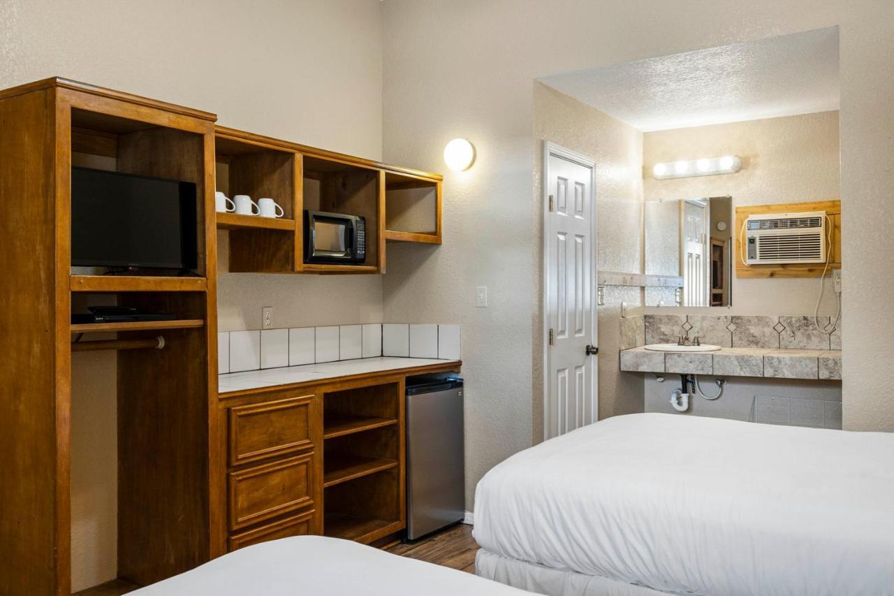 The Claire Hotel Кениън Лейк Екстериор снимка